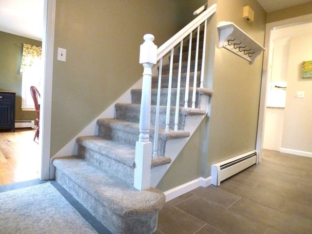 141 Barry St, Agawam, MA 01030