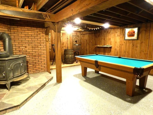 141 Barry St, Agawam, MA 01030