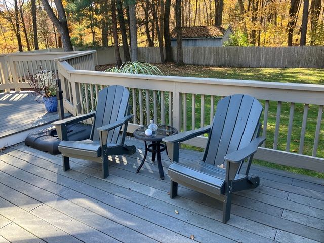 141 Barry St, Agawam, MA 01030