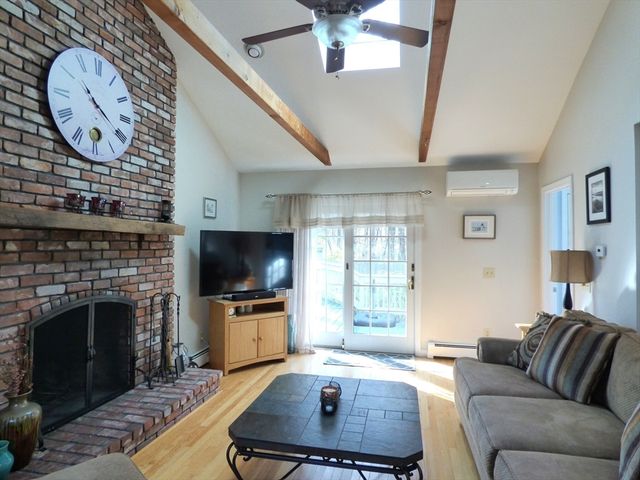 141 Barry St, Agawam, MA 01030