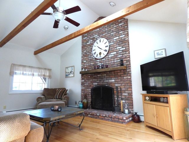 141 Barry St, Agawam, MA 01030