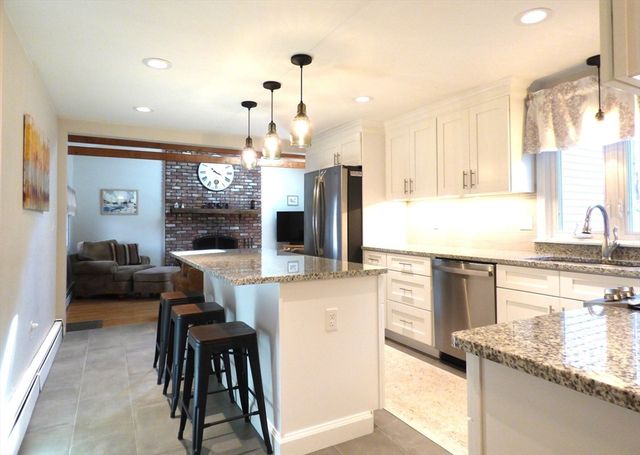 141 Barry St, Agawam, MA 01030