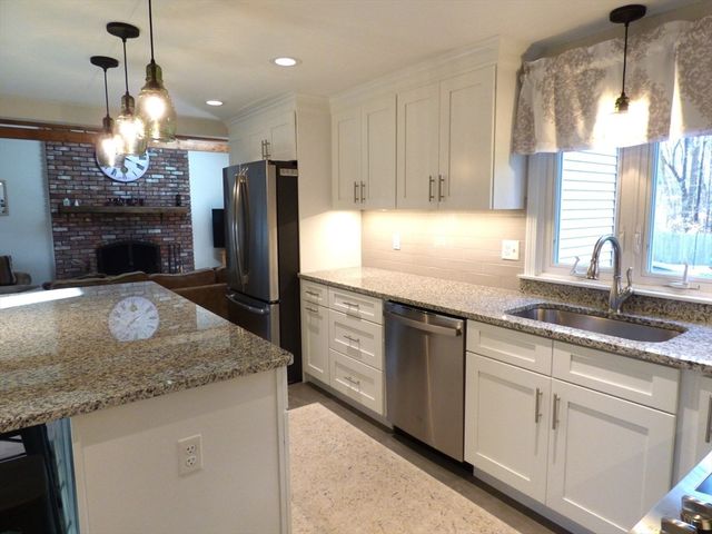 141 Barry St, Agawam, MA 01030