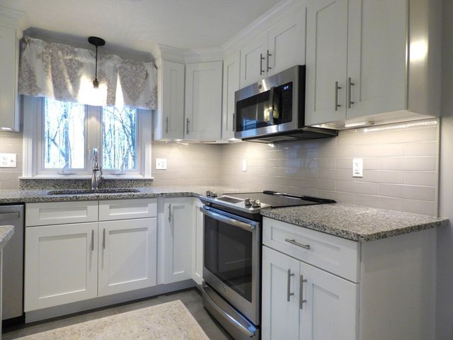 141 Barry St, Agawam, MA 01030