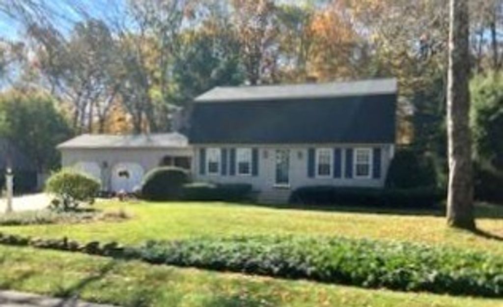 141 Barry St, Agawam, MA 01030