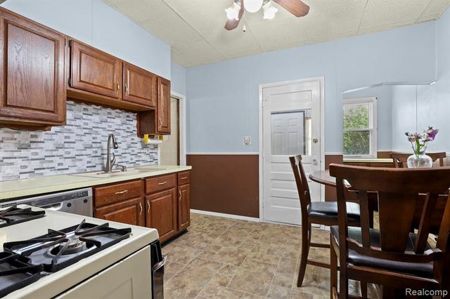 2633 Commor Street, Hamtramck, MI 48212