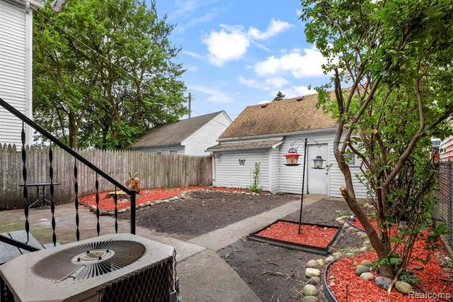 2633 Commor Street, Hamtramck, MI 48212