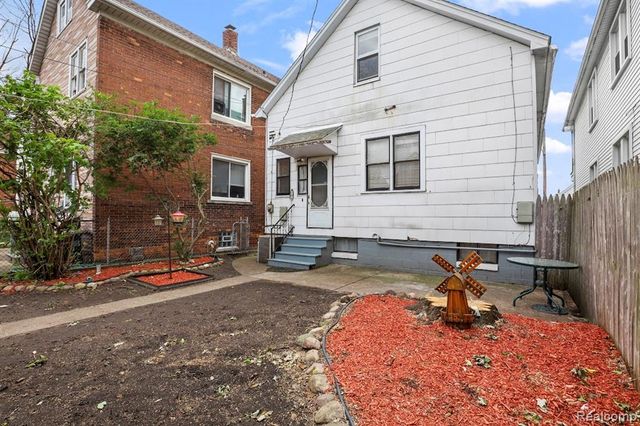 2633 Commor Street, Hamtramck, MI 48212