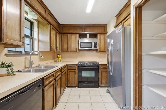 9650 E 460 Road N, Claremore, OK 74017