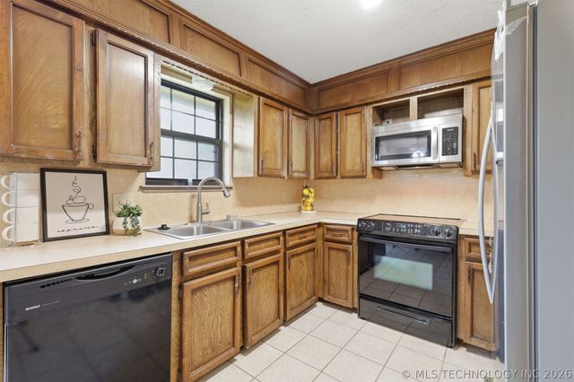 9650 E 460 Road N, Claremore, OK 74017