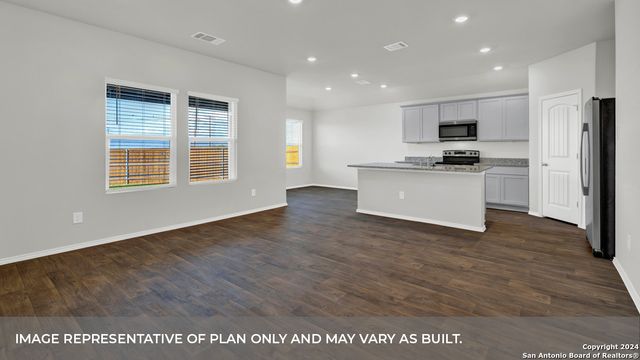 1005 VILLAGE RUN, Seguin, TX 78155