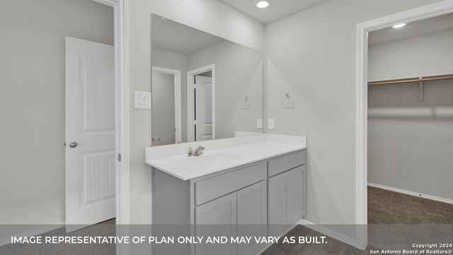 1005 VILLAGE RUN, Seguin, TX 78155