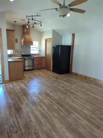 16 Walnut Lane, Riverside, TX 77320