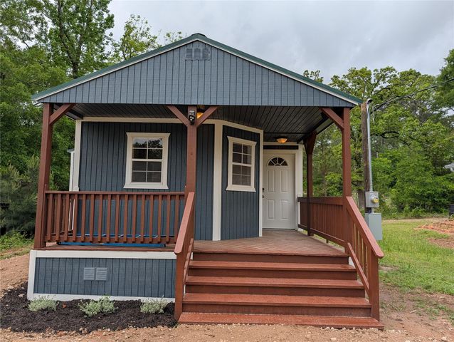 16 Walnut Lane, Riverside, TX 77320