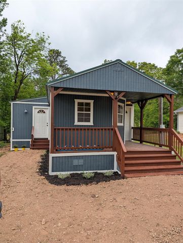 16 Walnut Lane, Riverside, TX 77320