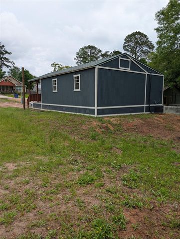 16 Walnut Lane, Riverside, TX 77320