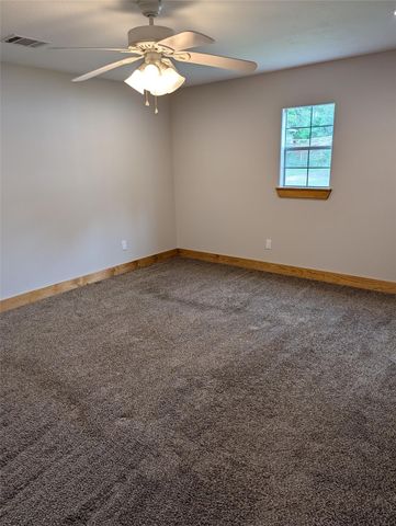 16 Walnut Lane, Riverside, TX 77320