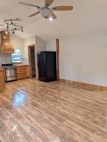 16 Walnut Lane, Riverside, TX 77320