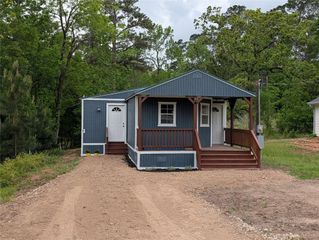 16 Walnut Lane, Riverside, TX 77320