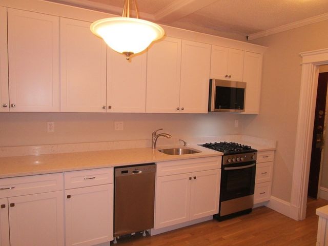 118 Riverway 12A, Boston, MA 02215