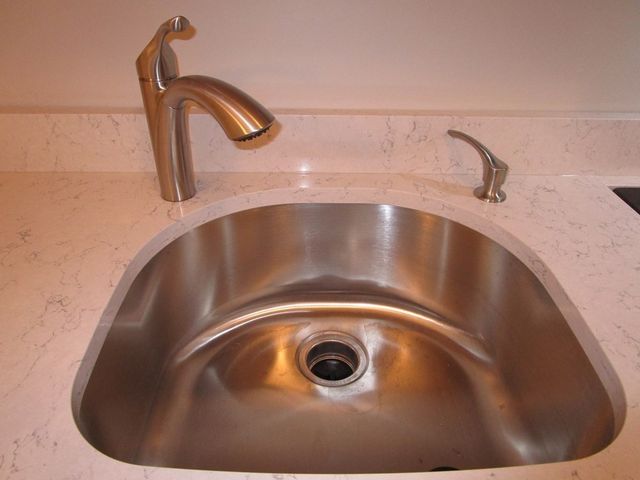 118 Riverway 12A, Boston, MA 02215