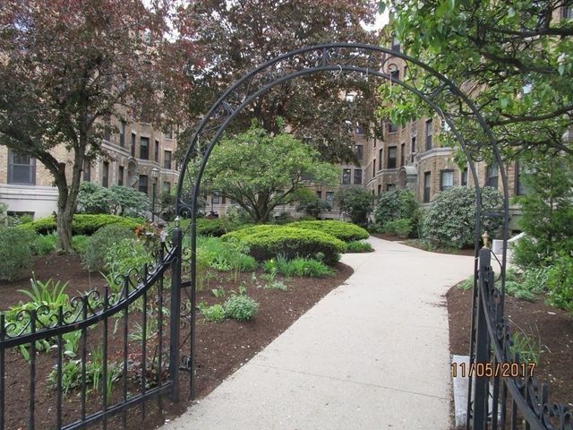 118 Riverway 12A, Boston, MA 02215