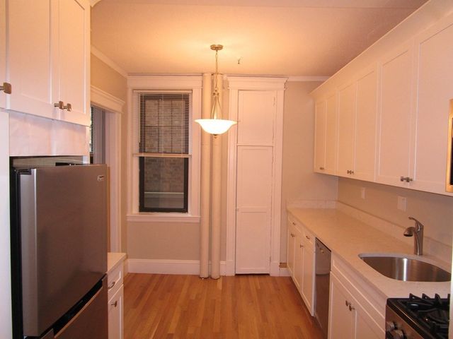 118 Riverway 12A, Boston, MA 02215