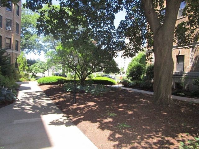 118 Riverway 12A, Boston, MA 02215