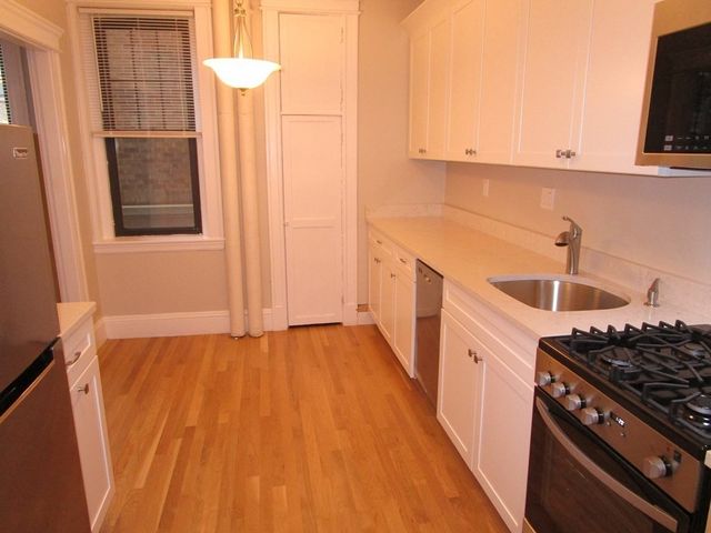 118 Riverway 12A, Boston, MA 02215