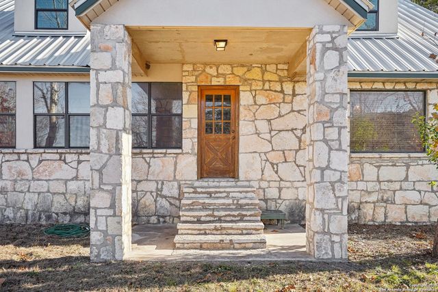 230 Cade Loop, Ingram, TX 78025