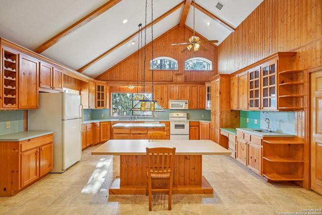 230 Cade Loop, Ingram, TX 78025