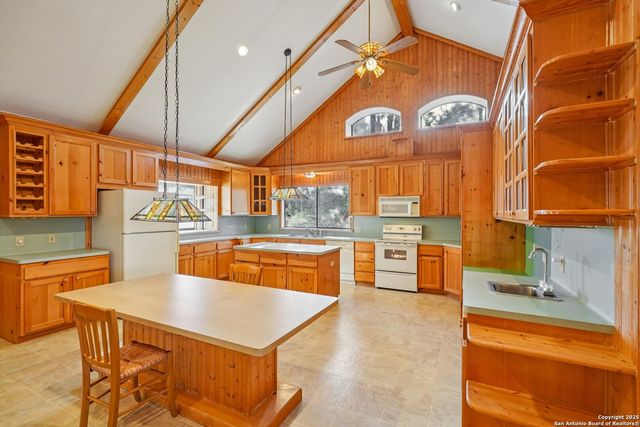 230 Cade Loop, Ingram, TX 78025