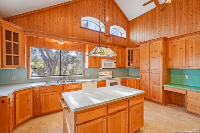 230 Cade Loop, Ingram, TX 78025