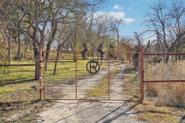 230 Cade Loop, Ingram, TX 78025