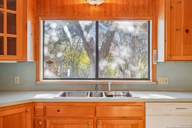 230 Cade Loop, Ingram, TX 78025