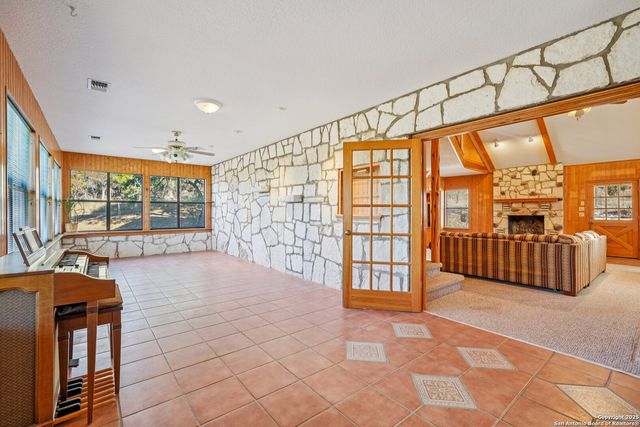 230 Cade Loop, Ingram, TX 78025