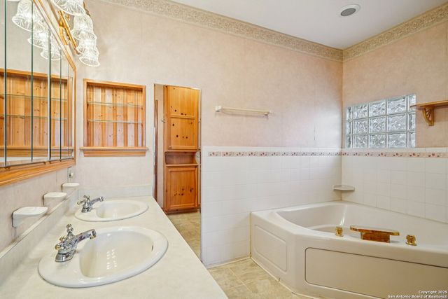 230 Cade Loop, Ingram, TX 78025