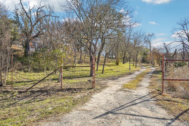 230 Cade Loop, Ingram, TX 78025