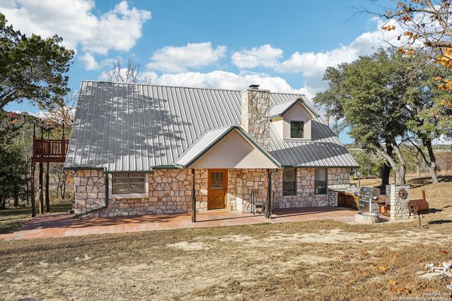 230 Cade Loop, Ingram, TX 78025
