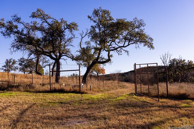 230 Cade Loop, Ingram, TX 78025