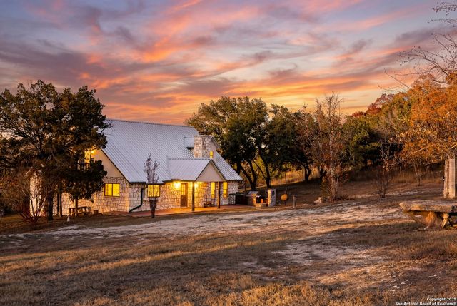 230 Cade Loop, Ingram, TX 78025