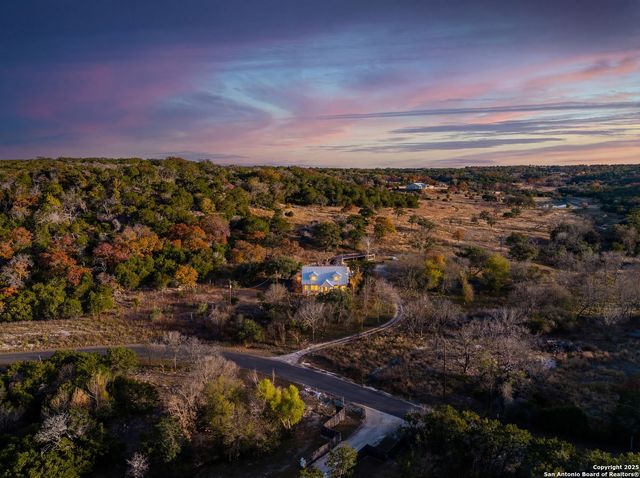 230 Cade Loop, Ingram, TX 78025