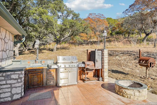 230 Cade Loop, Ingram, TX 78025