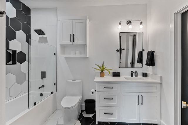 2009 Great Falls Dr, Corpus Christi, TX 78415