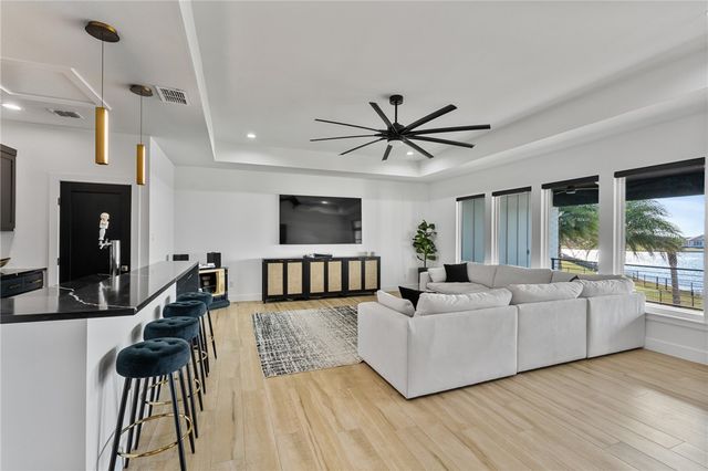 2009 Great Falls Dr, Corpus Christi, TX 78415