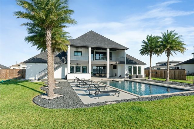 2009 Great Falls Dr, Corpus Christi, TX 78415