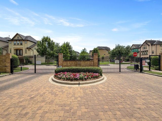 10206 Spring Shadows Park Circle, Houston, TX 77080