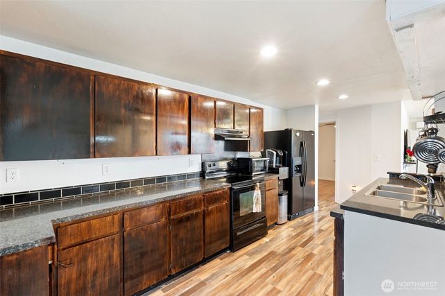 1025 E St, Centralia, WA 98531