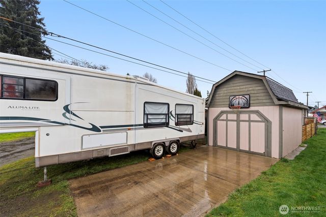 1025 E St, Centralia, WA 98531
