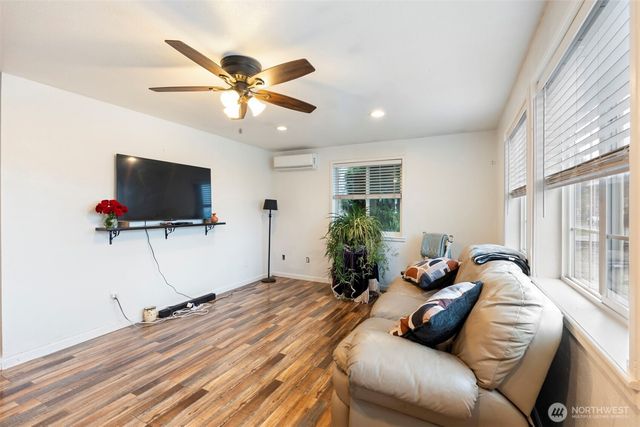1025 E St, Centralia, WA 98531
